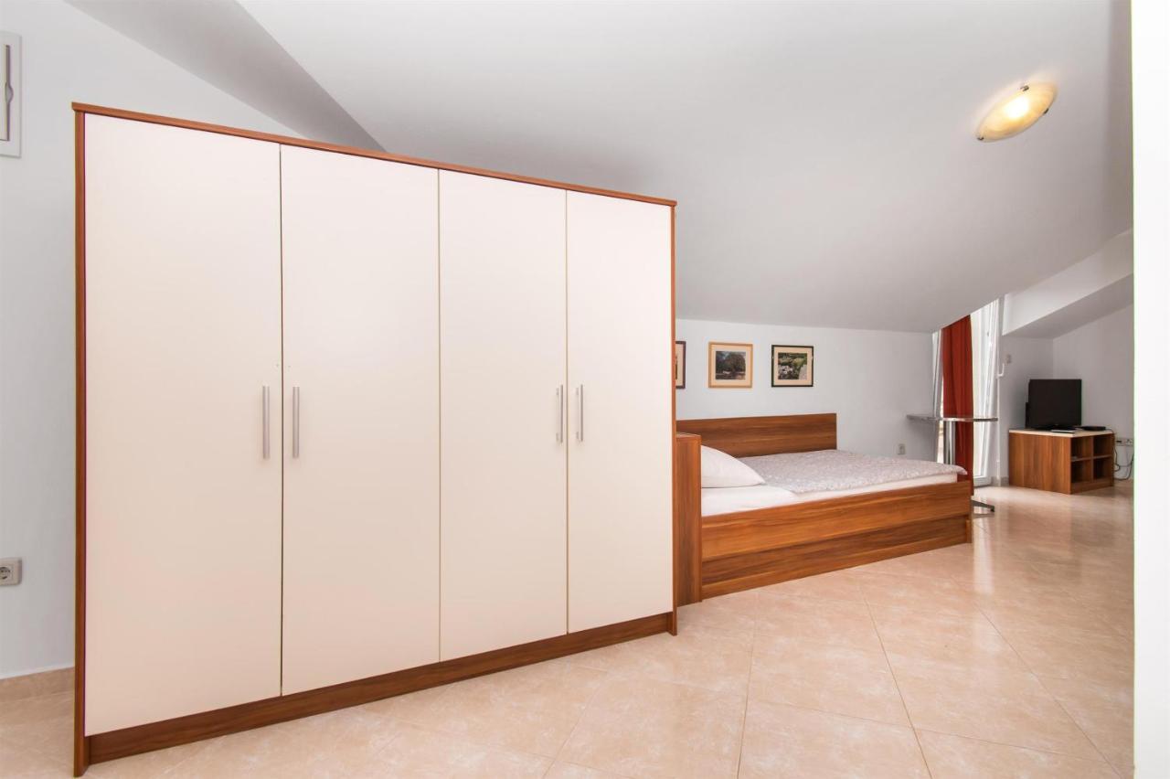 Apartma Karolina Novalja