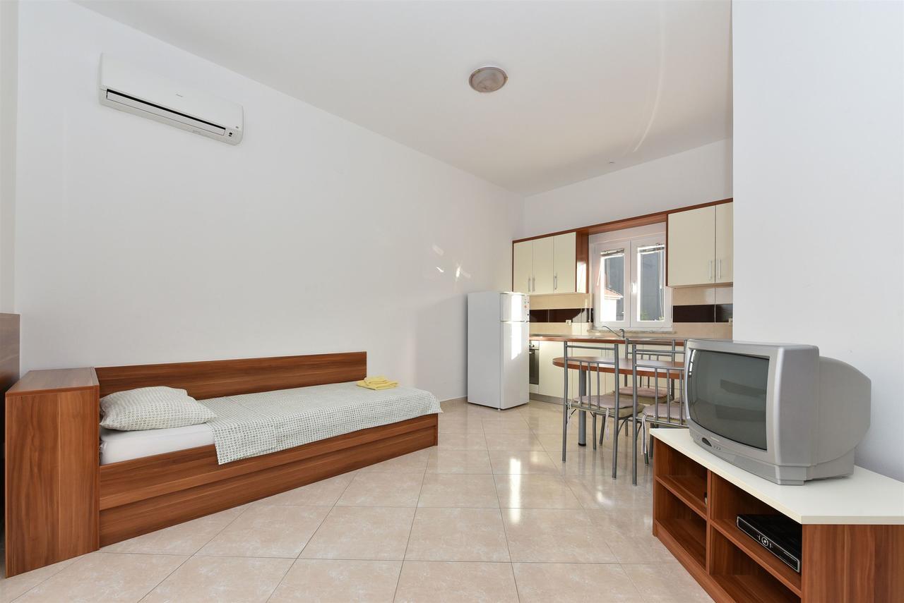 Apartma Karolina Novalja