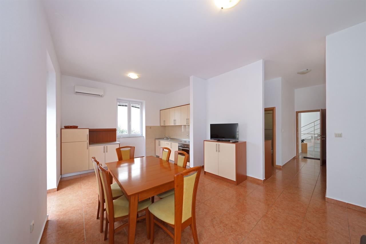 Apartma Karolina *